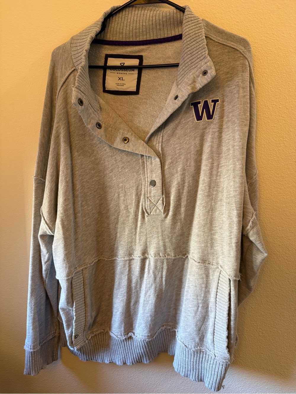 University of Washington Women's Gray Pullover with Purple W Crest